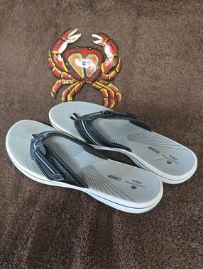 Women's Black and White Comfort Flip Flop Sandals Sz 10